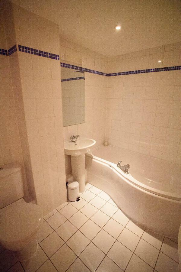 Canal View Apartment *